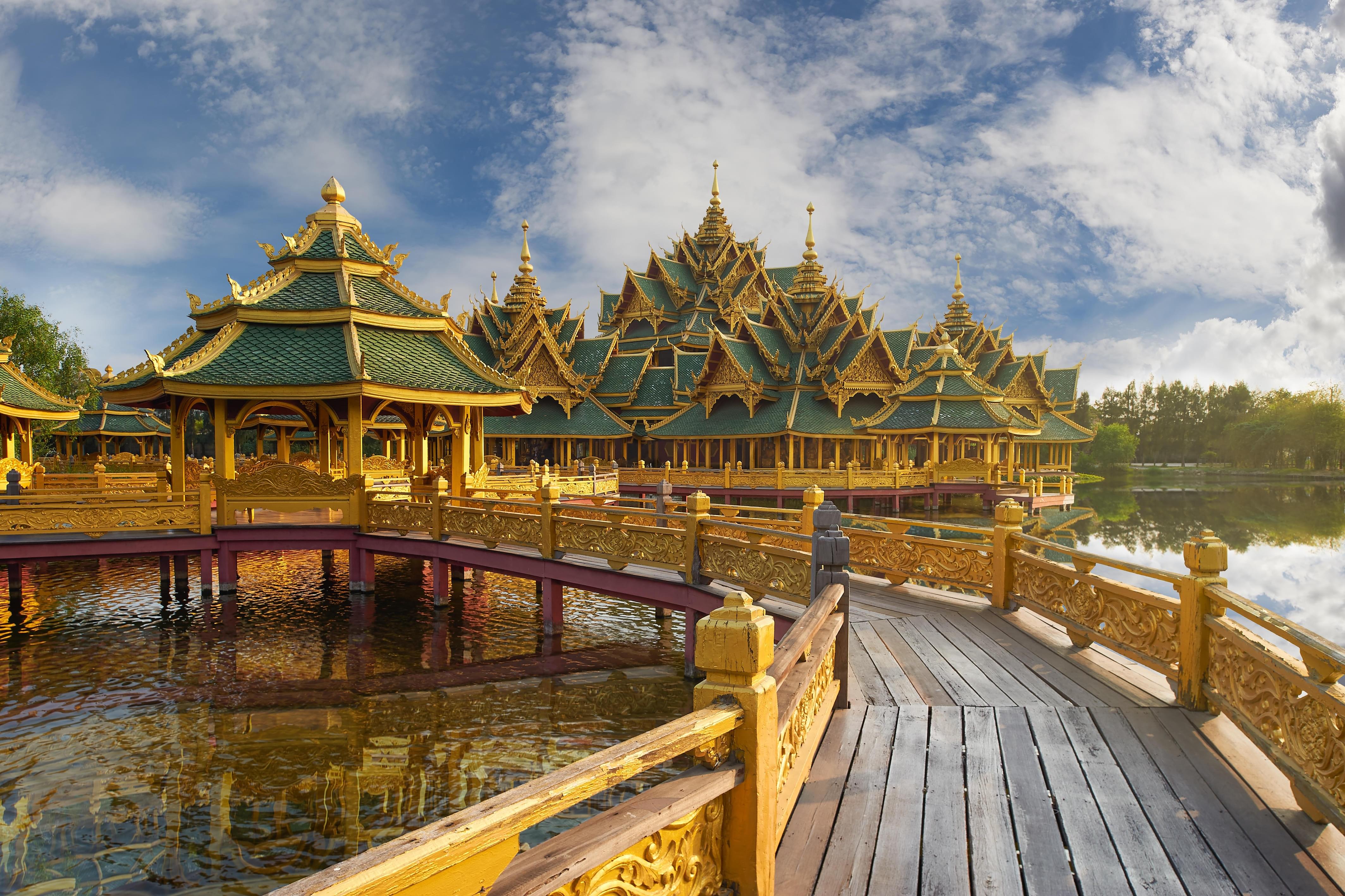 Shop at the Floating Market