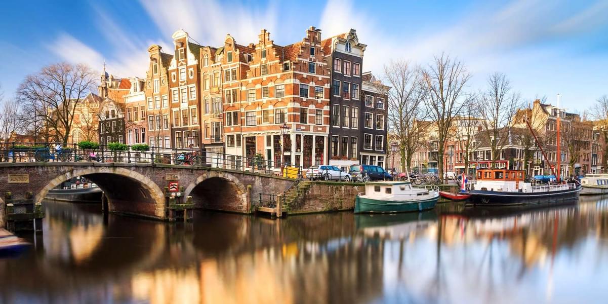Learn about Dutch Golden Age and the city's history & architectural prosperity 