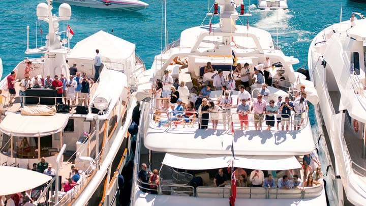 Luxury Yacht Hire in Dubai