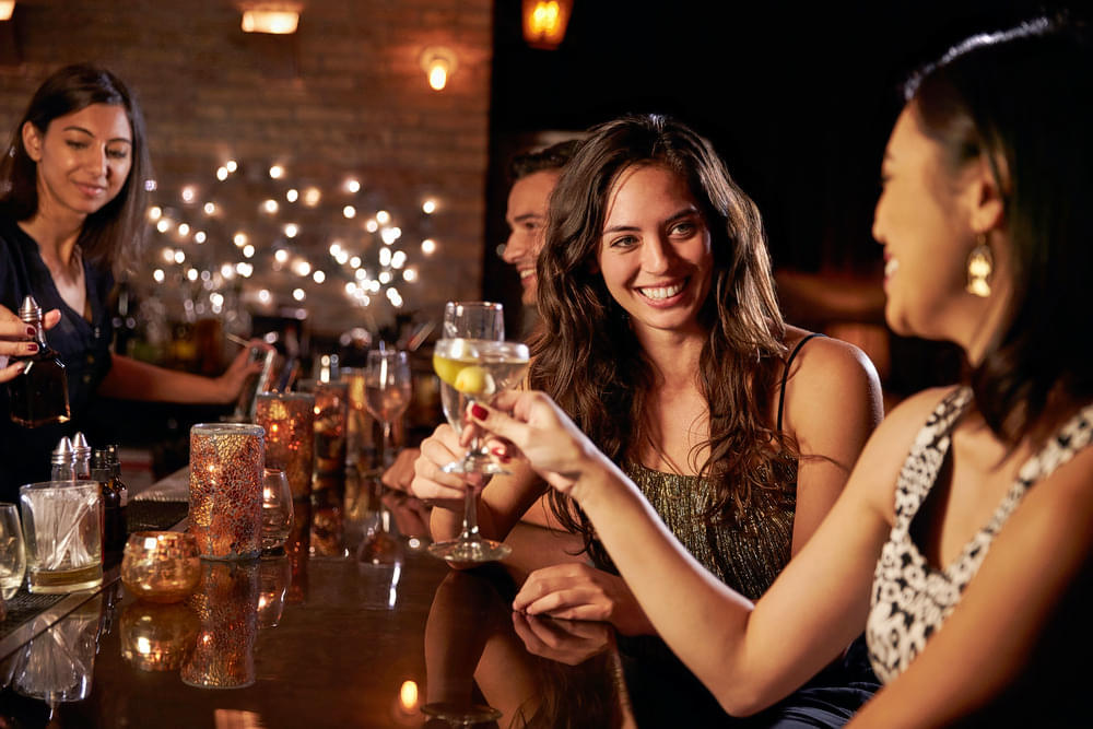 Hang out with your friends in different pubs in Delhi