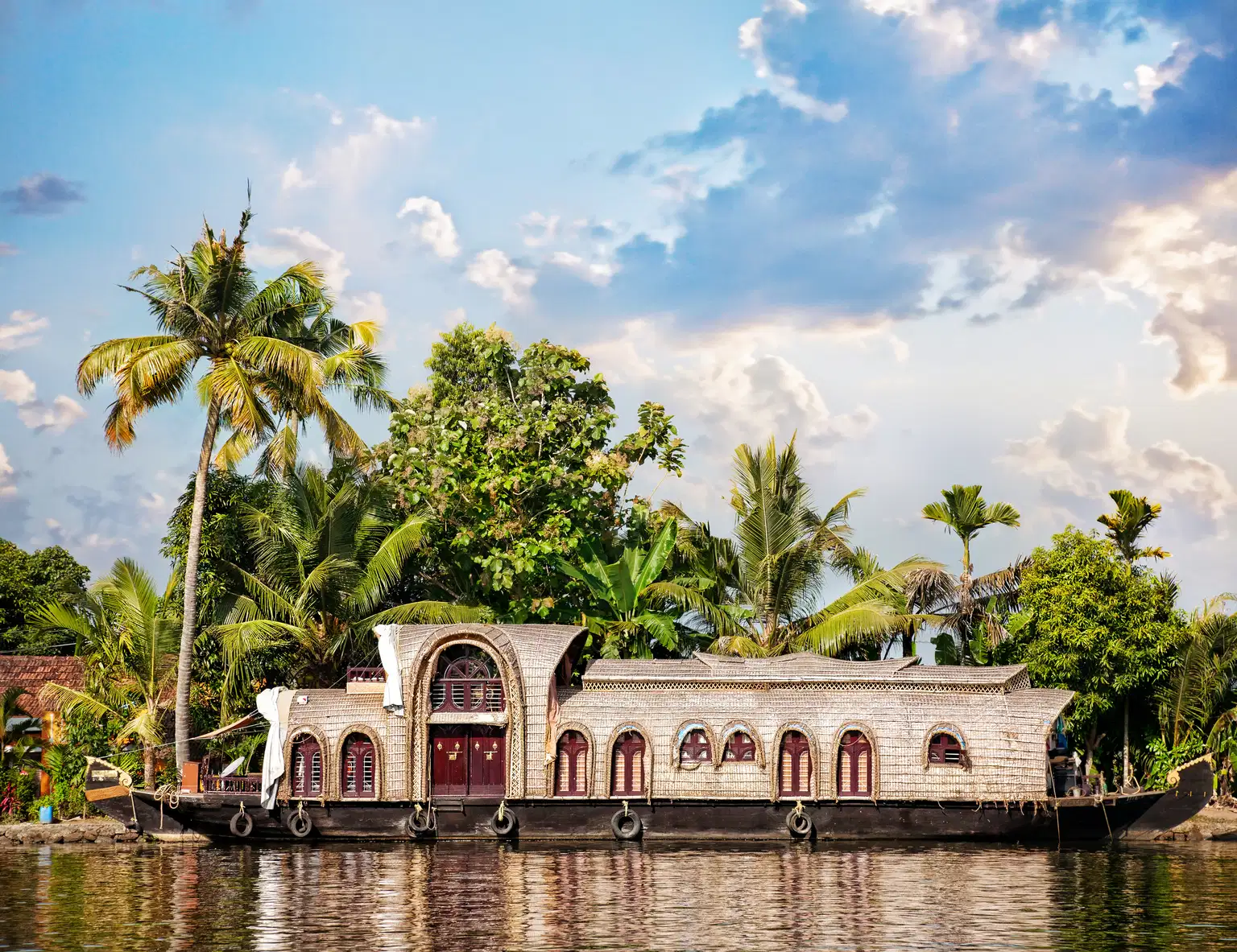 Scenic Trip to Kerala with FREE Visit to Sevenmallay Tea Estate