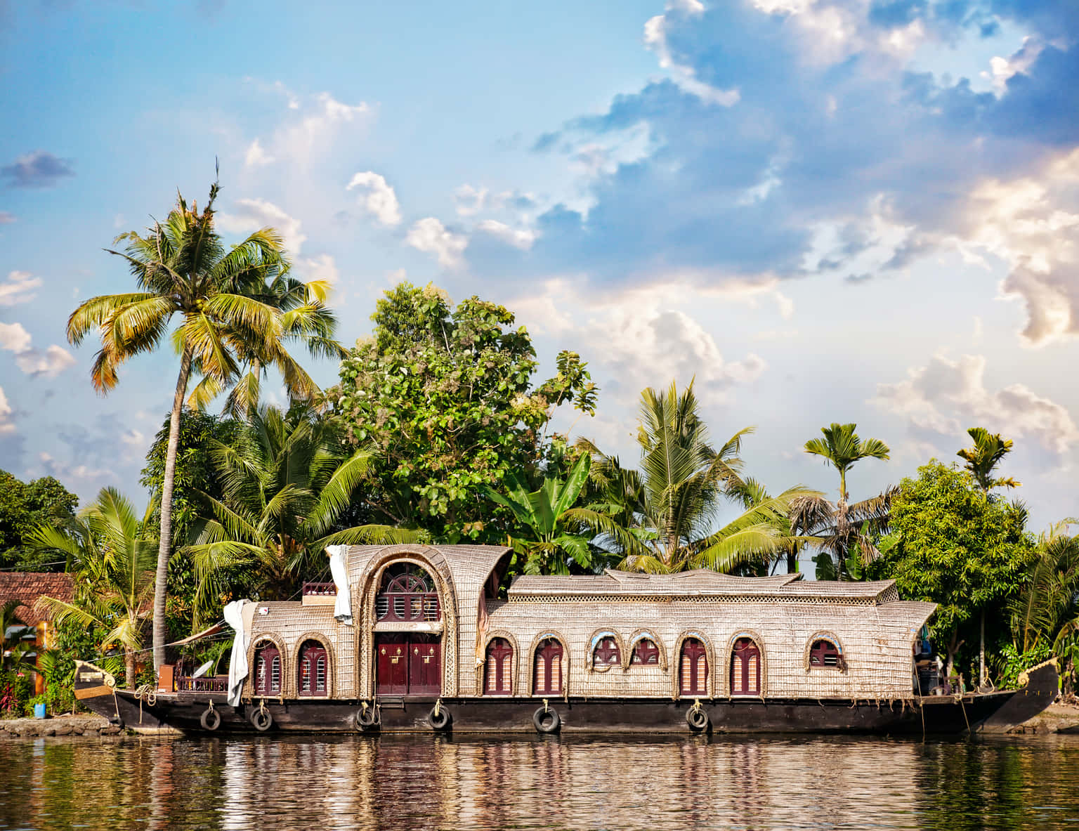 Scenic Trip to Kerala with FREE Visit to Sevenmallay Tea Estate