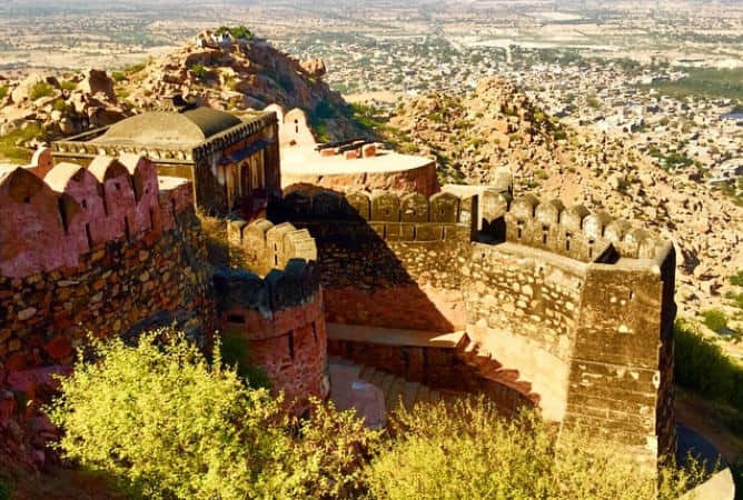 Explore the Killa Masjid and Hindu Shrines