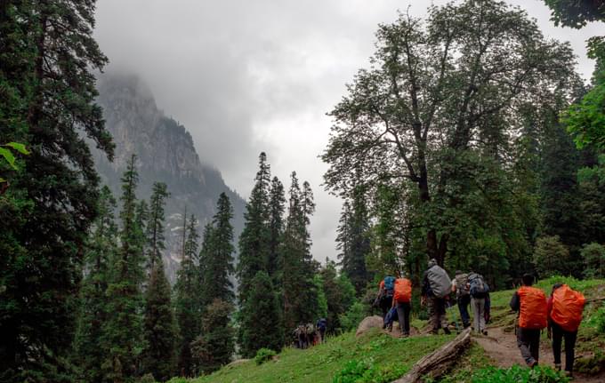 trekking in manali