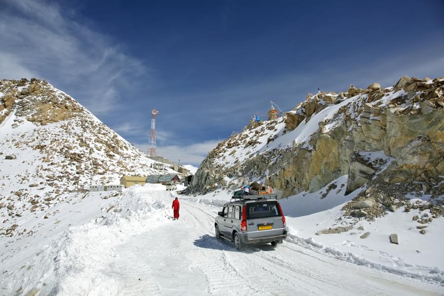 Go on a thrilling ride along the snow capped mountains with your Leh Manali tour package
