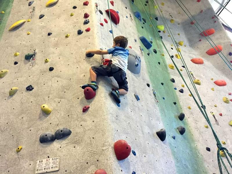 Enjoy finding routes and climbing on the rock