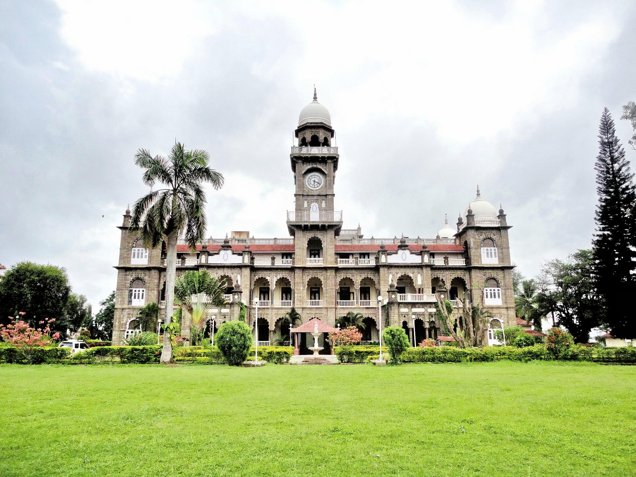 Shalini Palace Overview