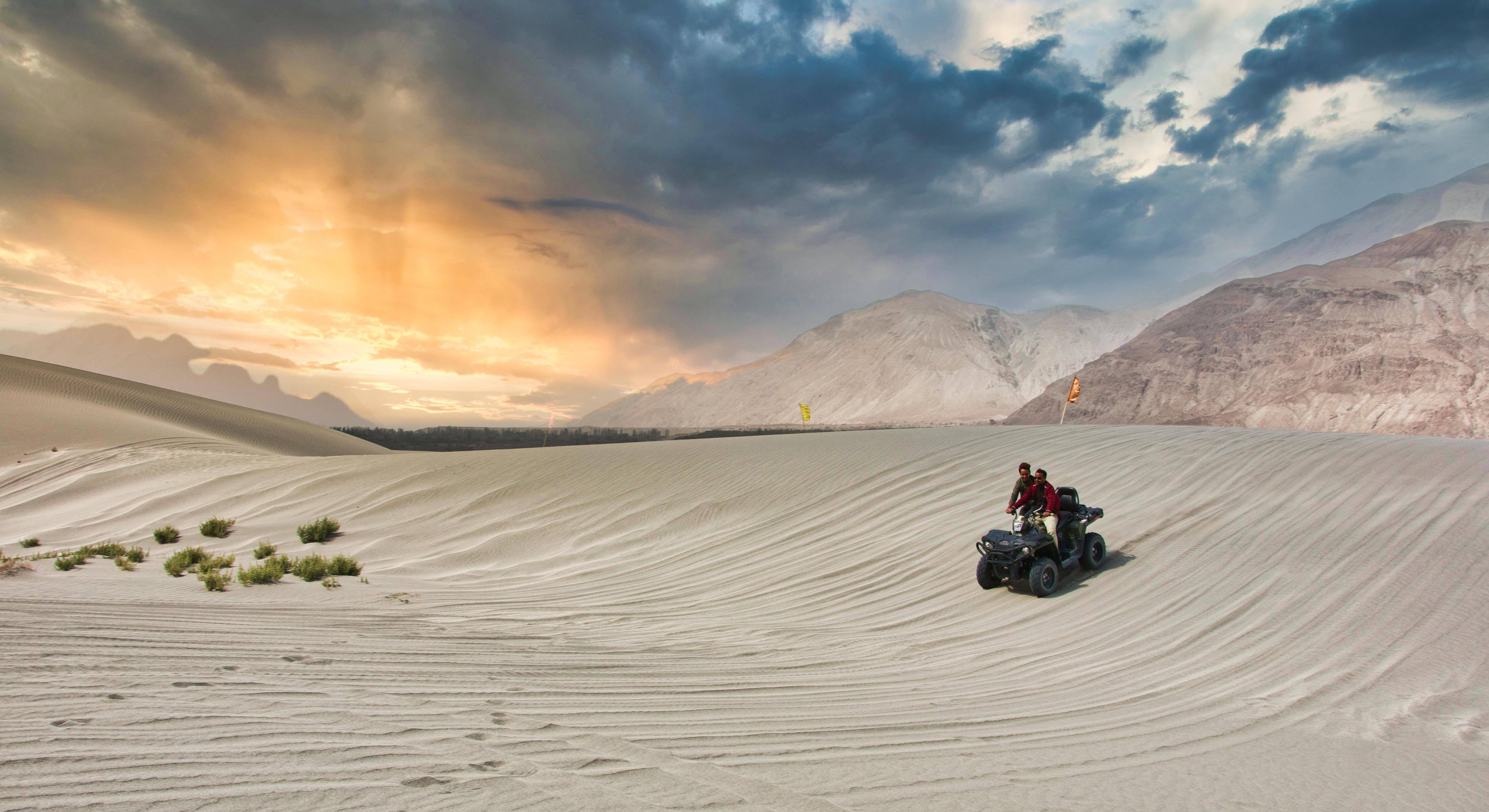 Nubra Valley Tour Packages | Upto 40% Off