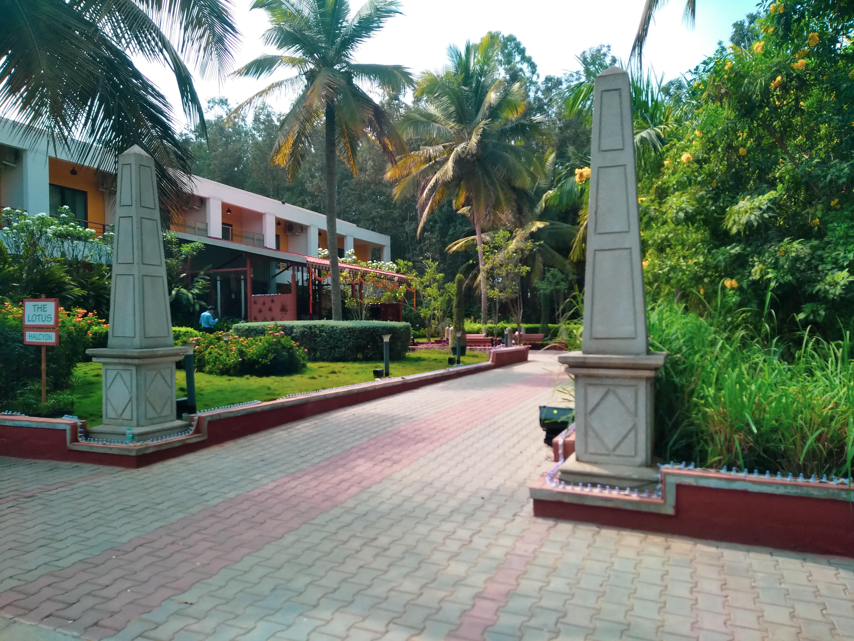 Best Selling Resorts Near Karnataka: Upto 45% Off