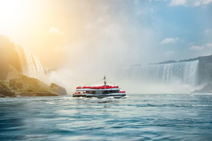 Niagara Falls Day and Evening Tour With Boat Cruise & Dinner