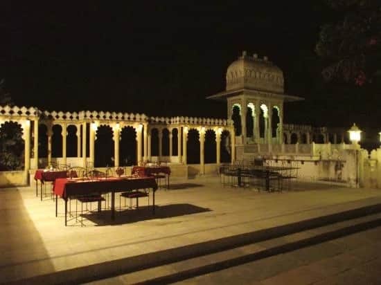 Dine under the Stars with Folk Performances