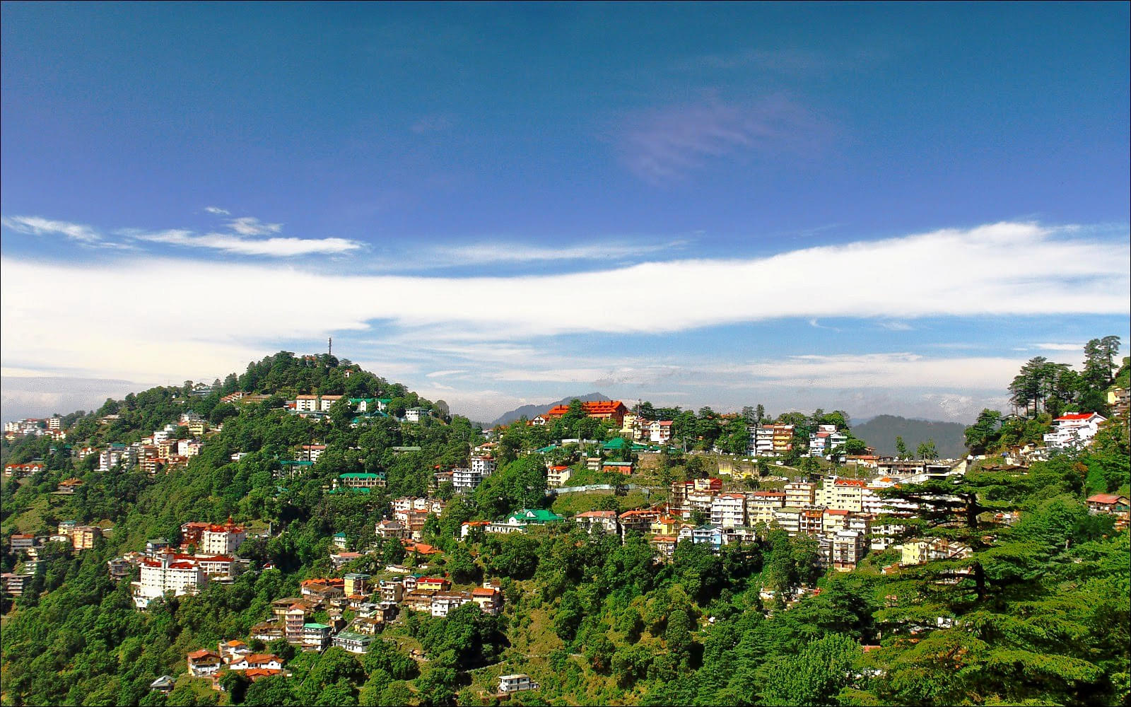 Get mesmerized by panoramic views of Shimla amidst the picturesque valleys and serene mountains 