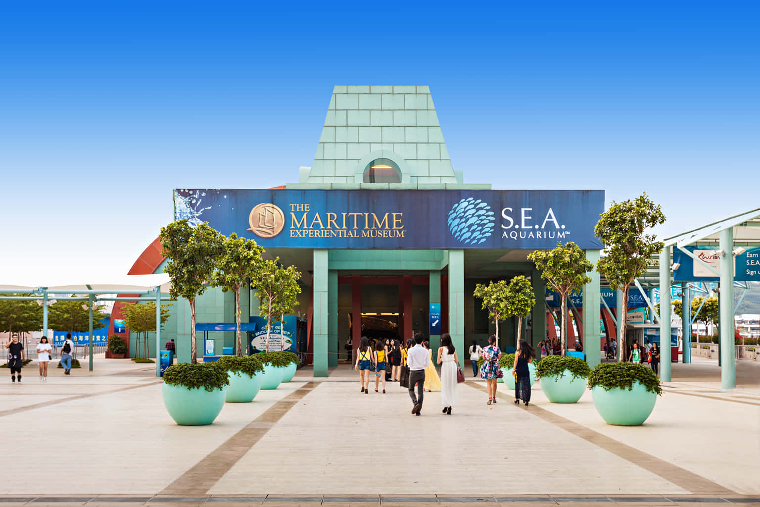 COMBO - SEA Aquarium, Trickeye and Madame Tussauds Full Experience, Singapore