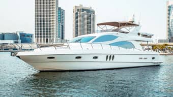 Get ready to explore the vast gulf in the immersive tour on a yacht in Dubai Marina