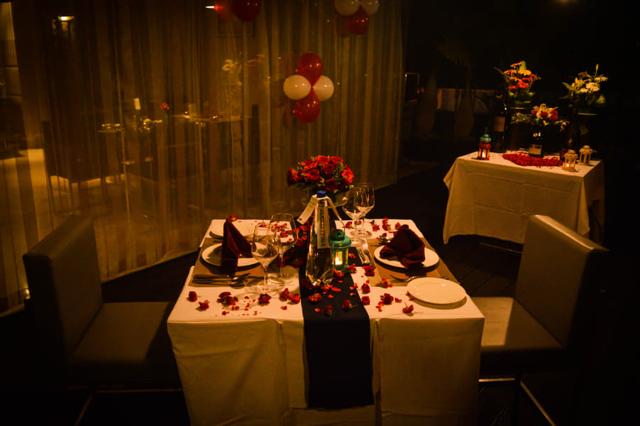 Idyllic Candlelight Dinner In Bangalore Image