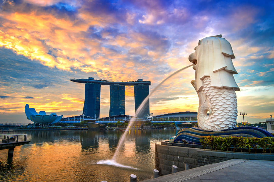 Explore the famous attractions of Singapore