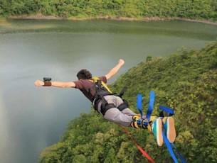 Feel the adrenaline rushing as you take a free fall from 43 m above