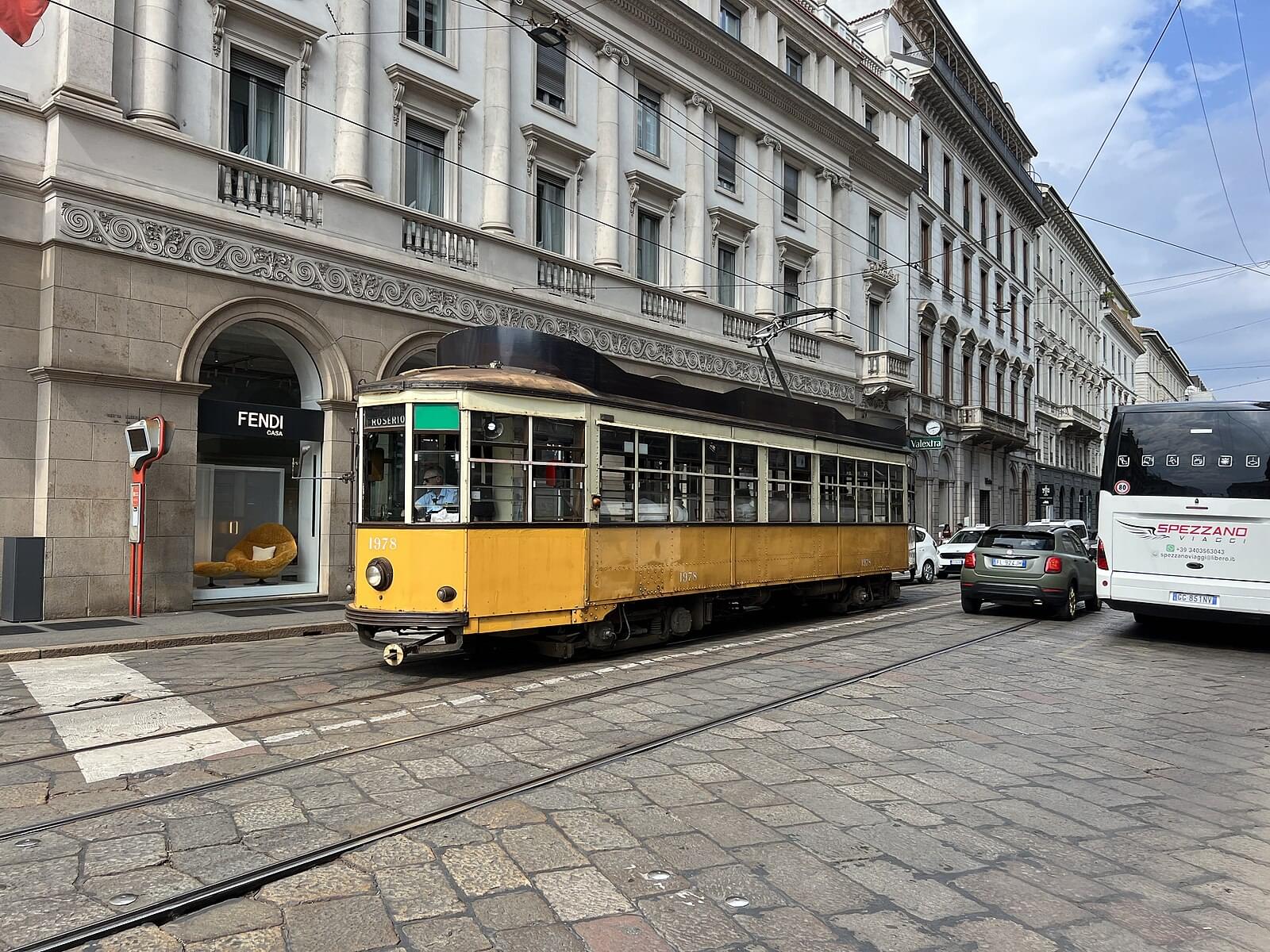 Via Alessandro Manzoni Overview