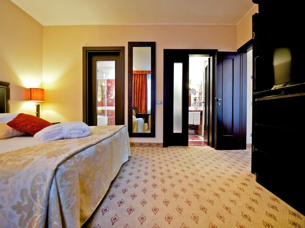 Mercure Roma West
