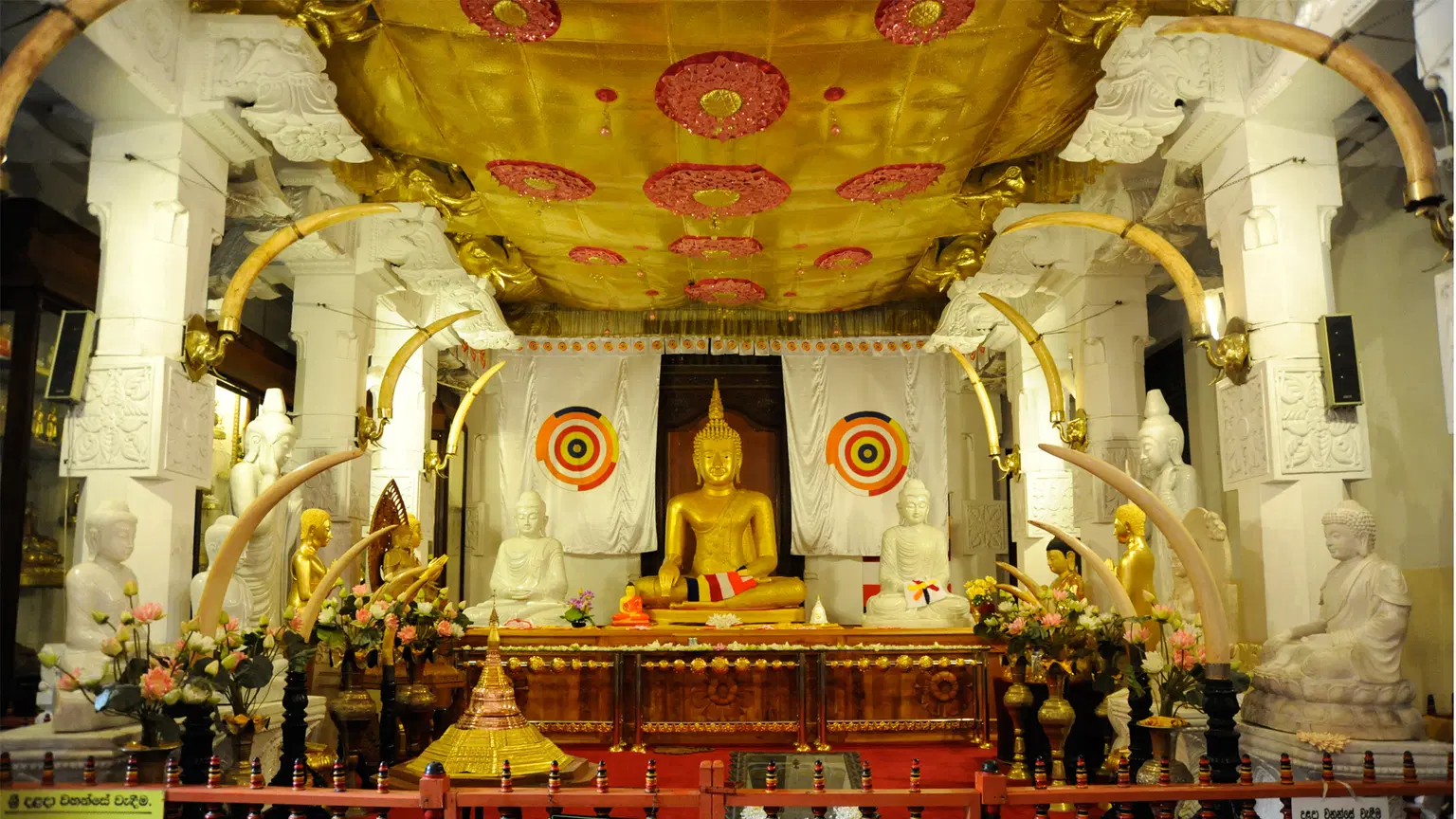 Explore the Temple of the Tooth Relic