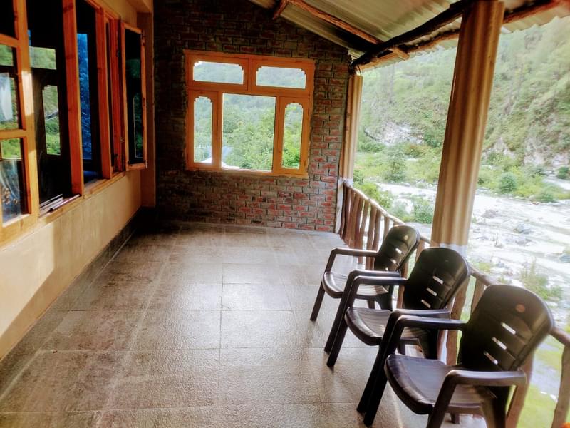 A Hilltop Homestay Tucked In The Tirthan Valley Image