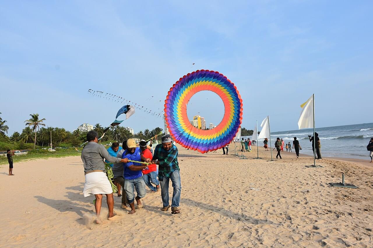 Fly Kites Around the Beach