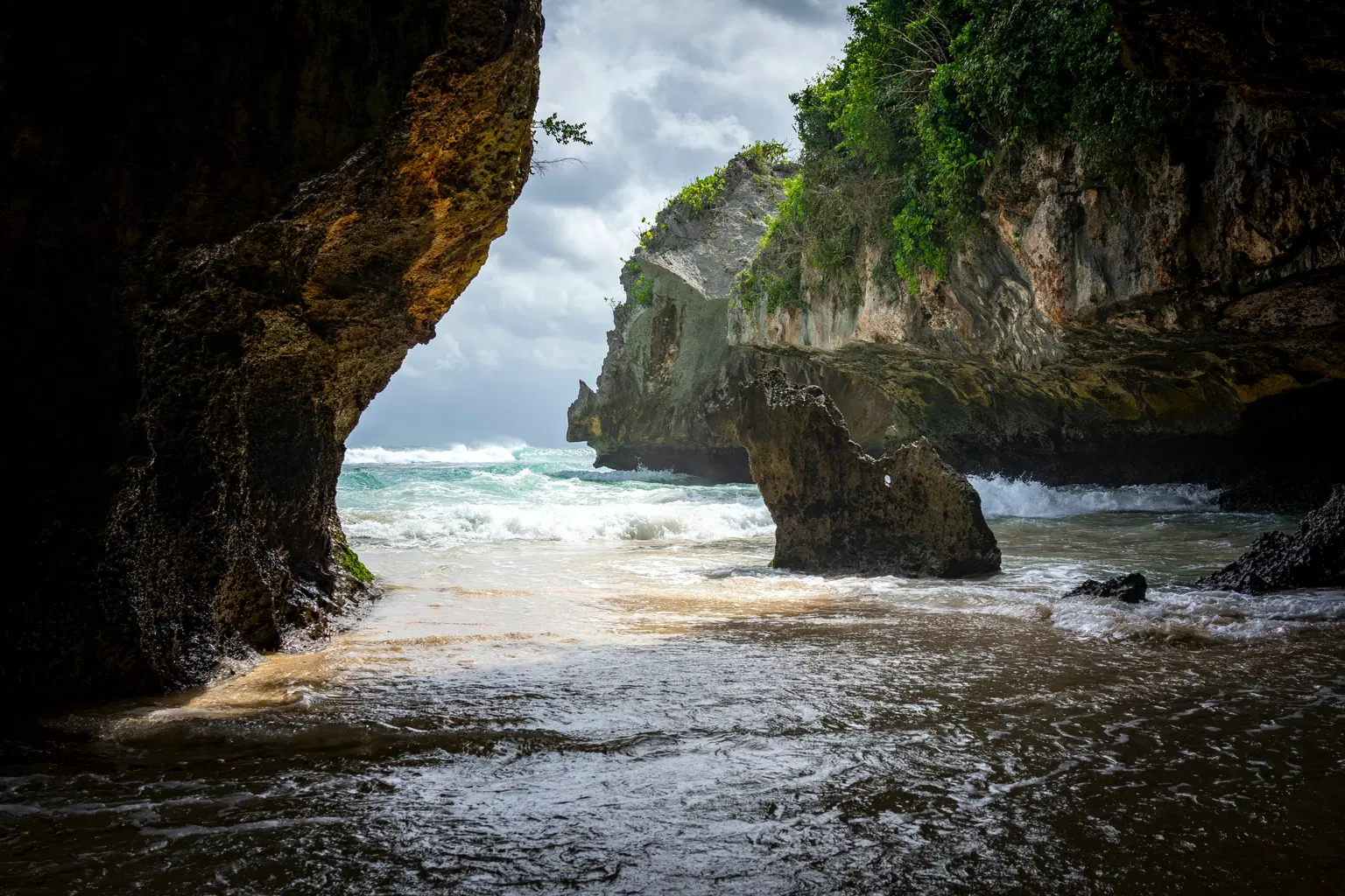 Suluban Beach Cave Bali