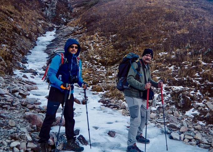 trekking towards pin bhaba pass