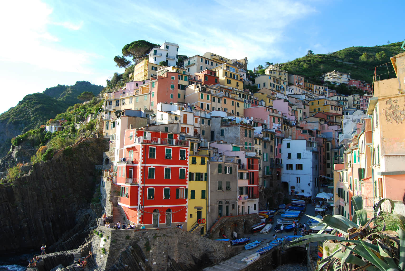 Traverse Across The Footpath Monterosso