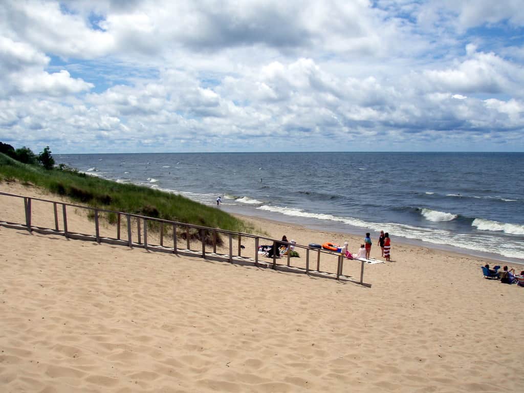 oval beach, <em>United States</em>