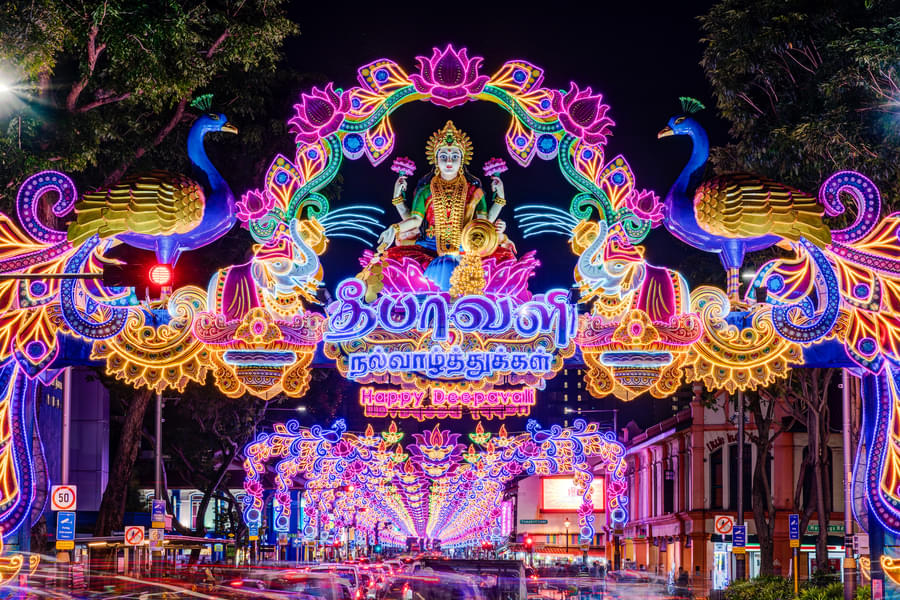  Experience the Enchanting Ambiance of Little India during Deepavali.