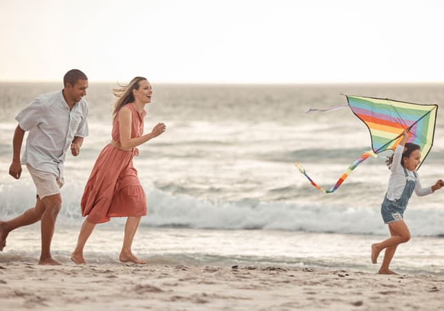 5q6jq626z231d6rcuef6eqzoe5ij happy family beach vacation and child flying kite 2022 12 07 23 14 13 utc 1 1