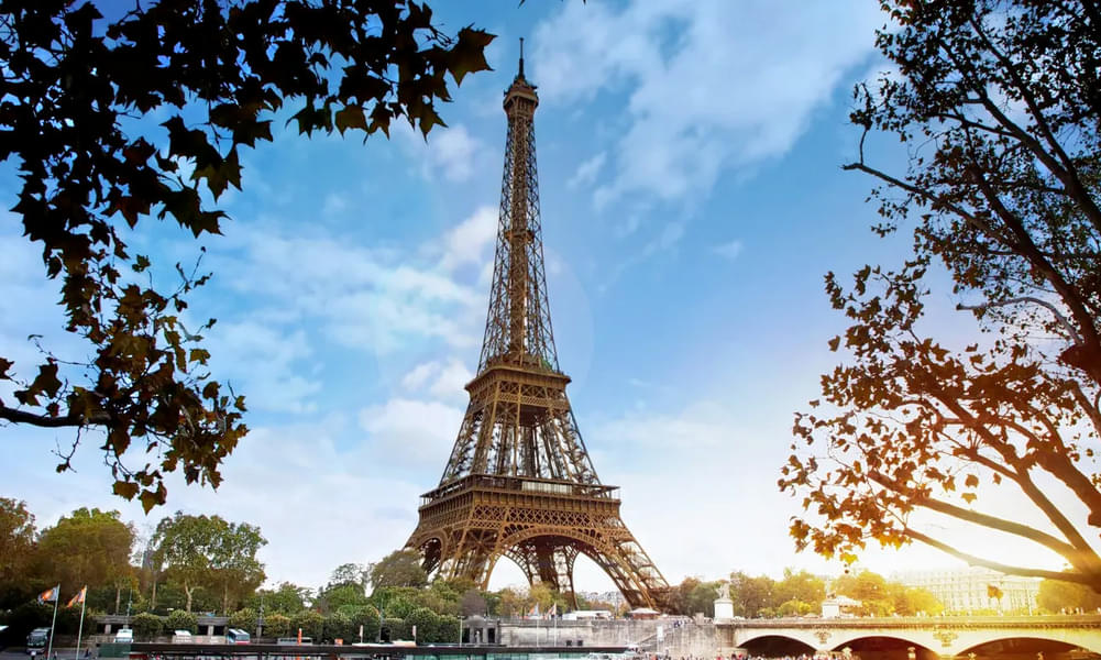 Explore the beauty of the Eiffel Tower