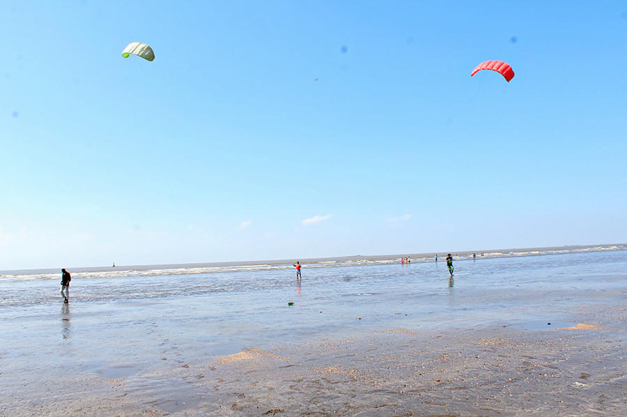 Kite Surfing In Mumbai Image