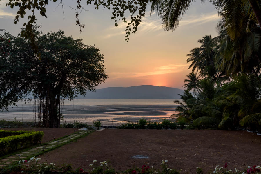 A Cozy Vacation Retreat Facing The Backwaters Of Murud Image