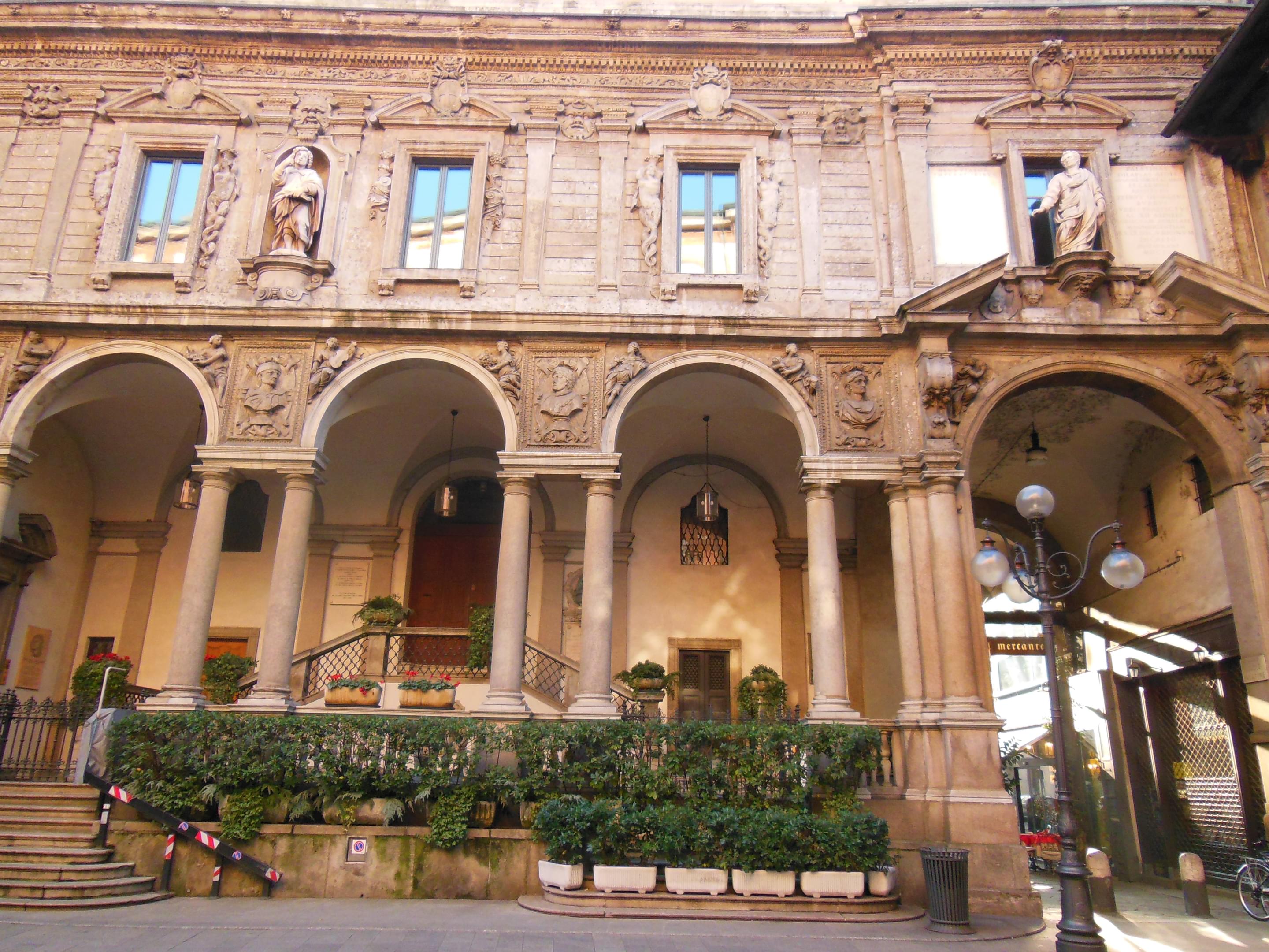 Piazza Mercanti Milan Overview