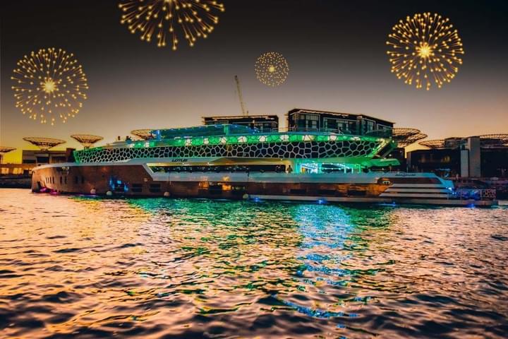 Dubai-New-Years-Eve-Yacht-Party.jpg