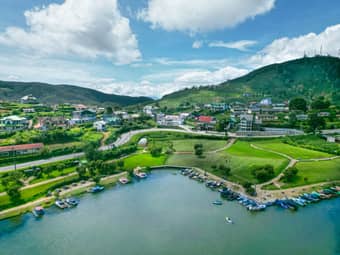 Beauty of the Gregory Lake in Sri Lanka