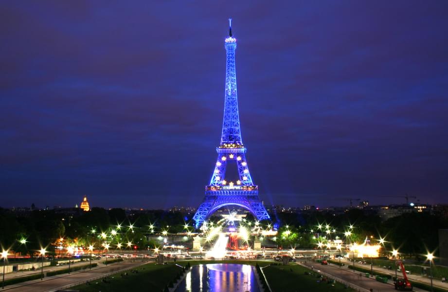 Fireworks display at Eiffel Tower