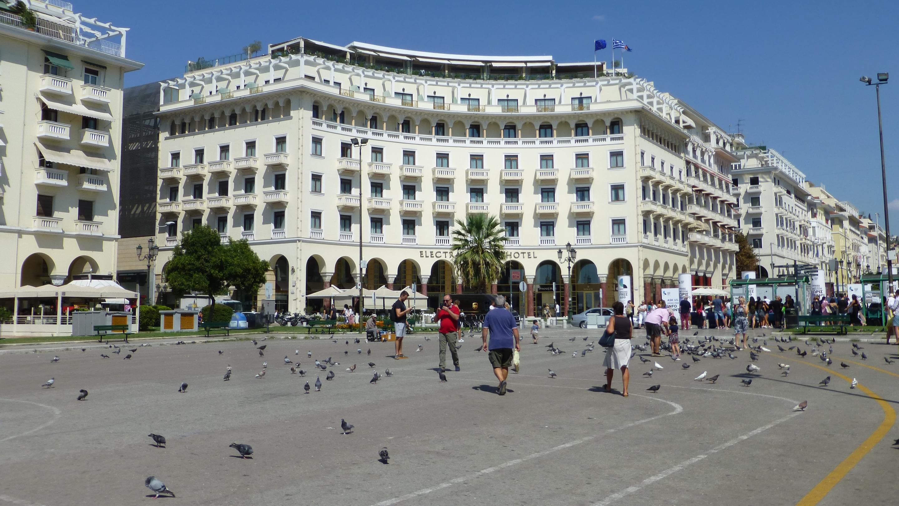 Aristotelous Square Overview