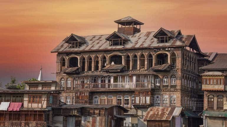 Admire the Heritage of Kashmiri Architecture