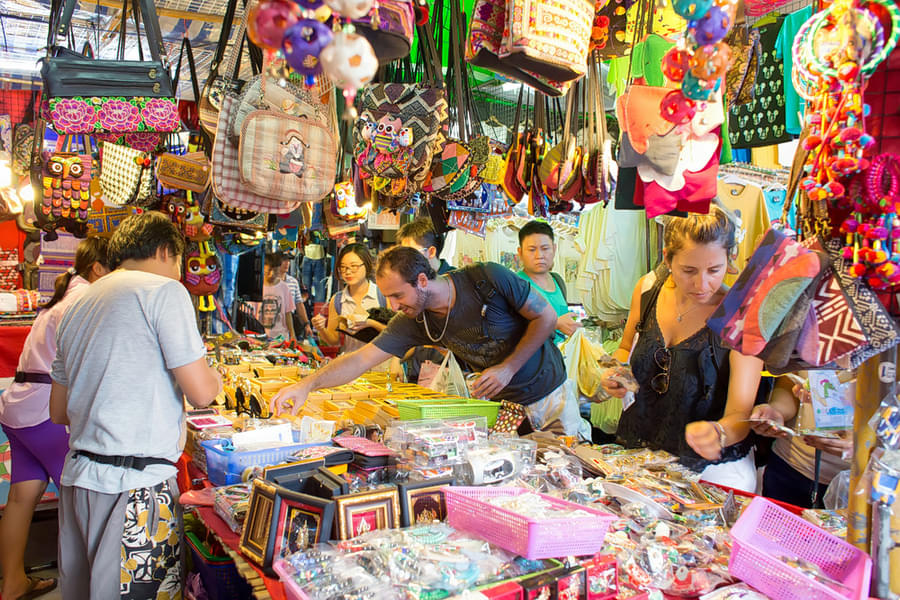 Weekend market. Чатучак Бангкок. Рынок Чатучак. Таиланд рынок Чатучак. Бангкок рынок Чатучак украшения.