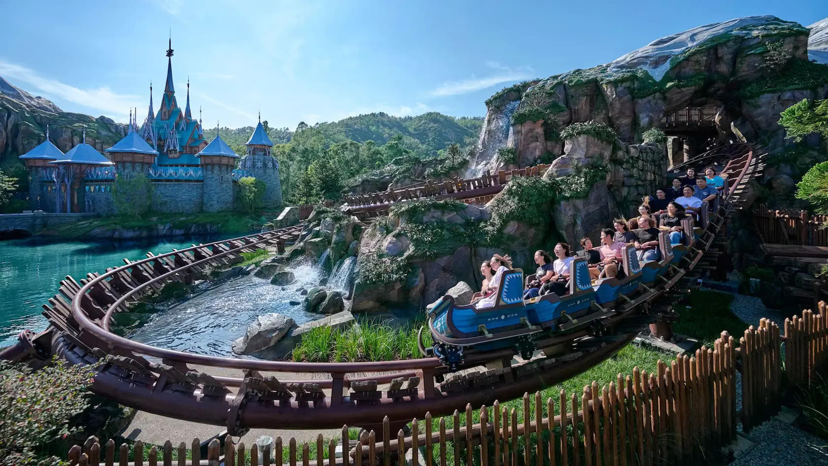 Hong Kong Disneyland Day Tickets with Meal Voucher - Main Image