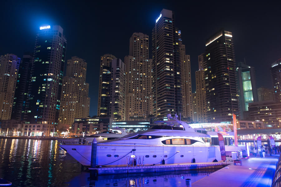 Sail into a luxurious yacht cruise, and unwind amidst stunning views of the Persian Gulf