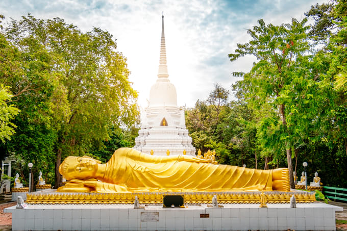 Laem Sor Pagoda temple with Big Buddha