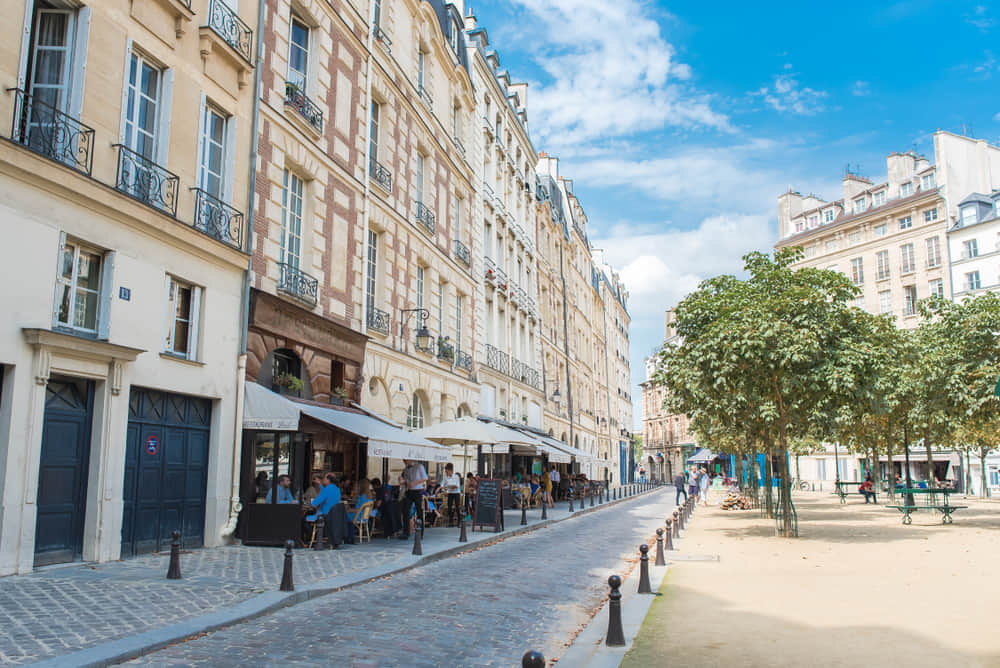 Explore Cafes and Restaurants