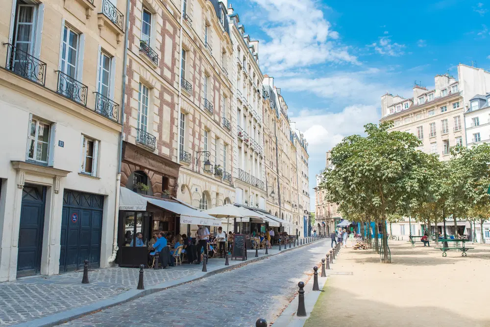 Explore Cafes and Restaurants