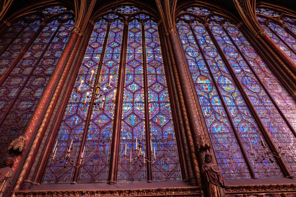Who designed the Sainte-Chapelle’s stained glass windows?
