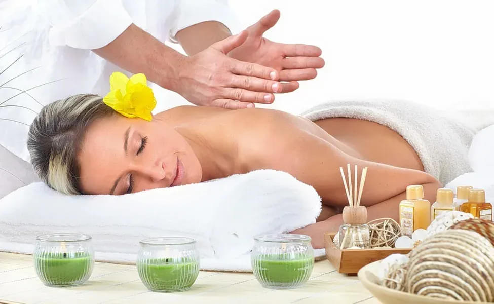 Refreshing Massage Gellert Bath