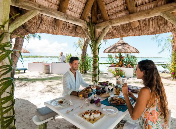 6etckvc4lqcb4dc3easp13e1mmuw 5.%20lunch%20at%20ilot%20mang%c3%a9nie%20beach